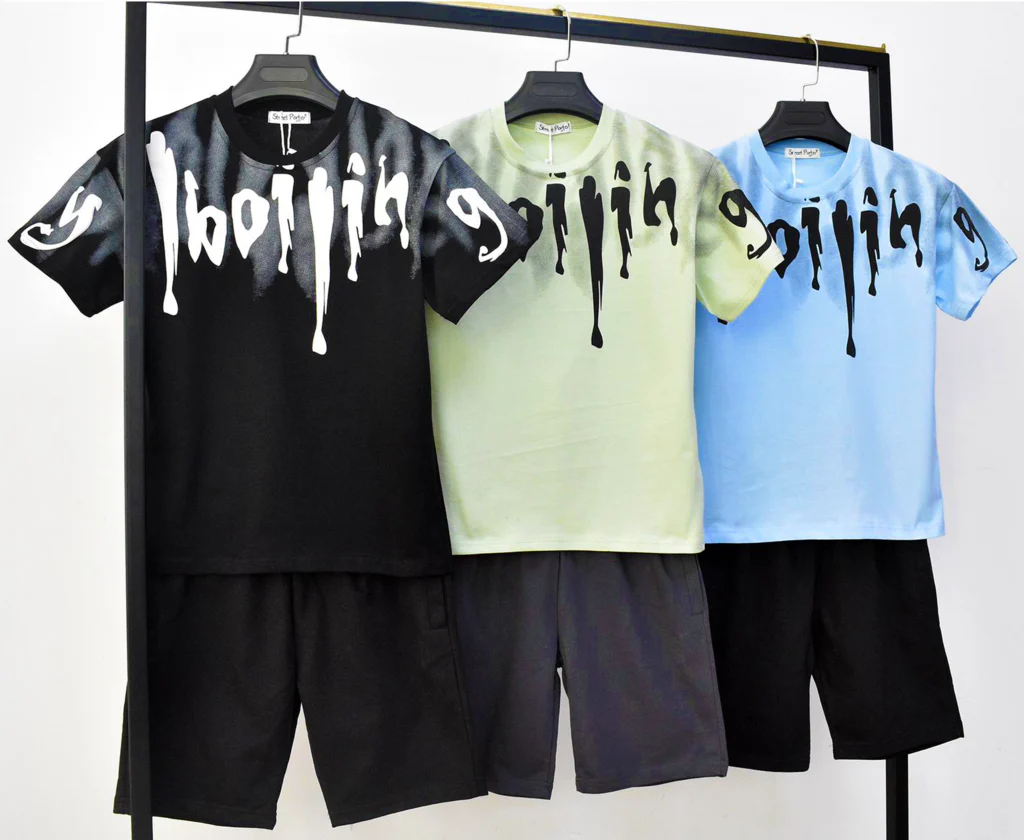 Completino da bambino con scritta