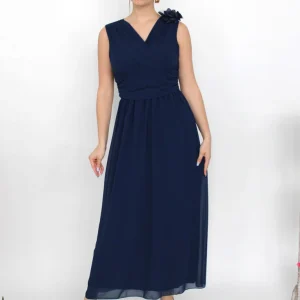 Abito con fiore su spalla