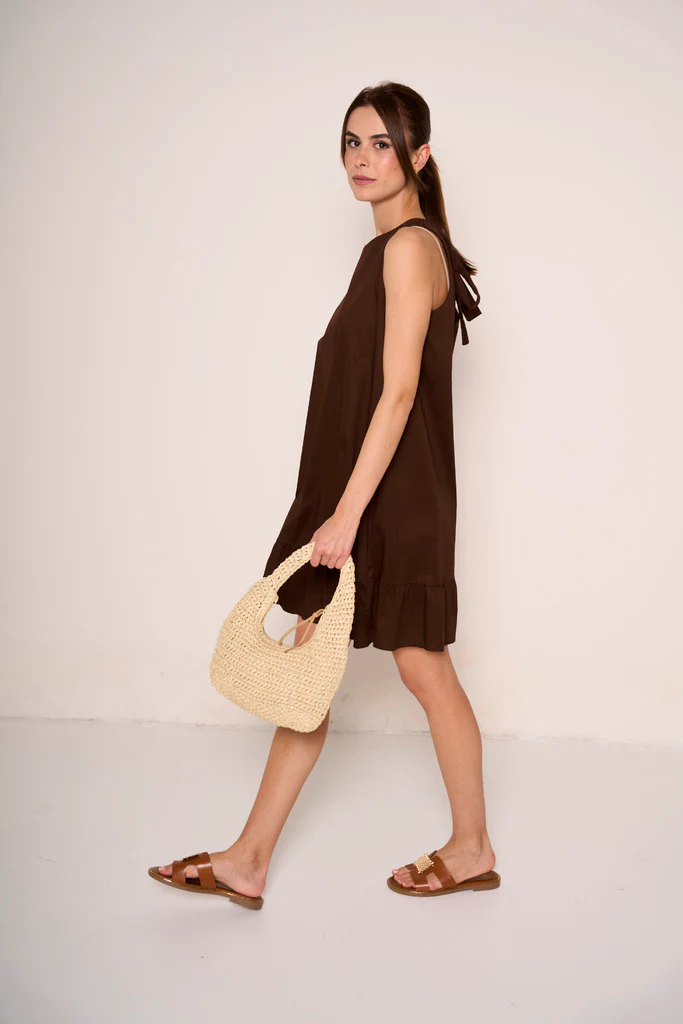 Abito marrone senza maniche con balze - immagine 3