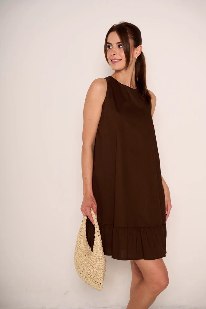 Abito marrone senza maniche con balze - immagine 4