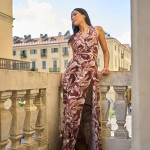 Abito lungo fantasia con scollo all’americana