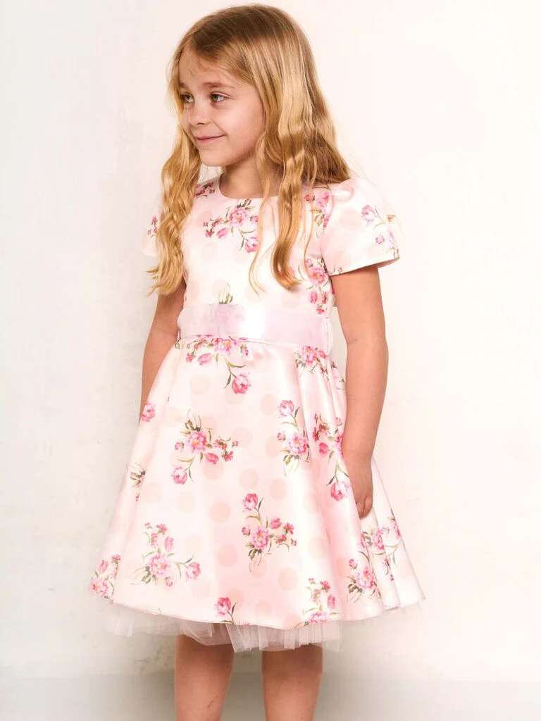 Abito in fantasia con fiori e tulle