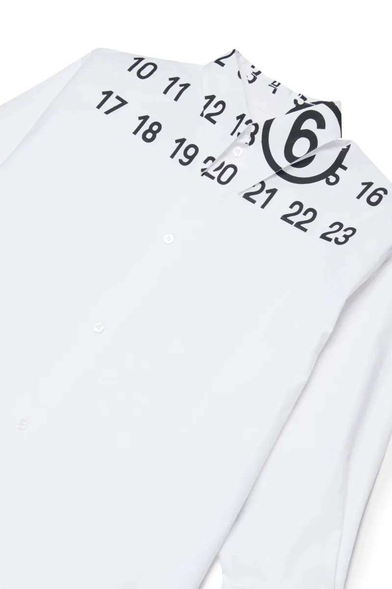 ABITO CAMICIA BIANCA CON LOGO SUL RETRO MAISON MARGIELA - immagine 4