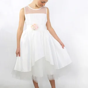 Abito ampio con tulle e cintura