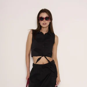 Camicetta nera senza maniche con nodo frontale