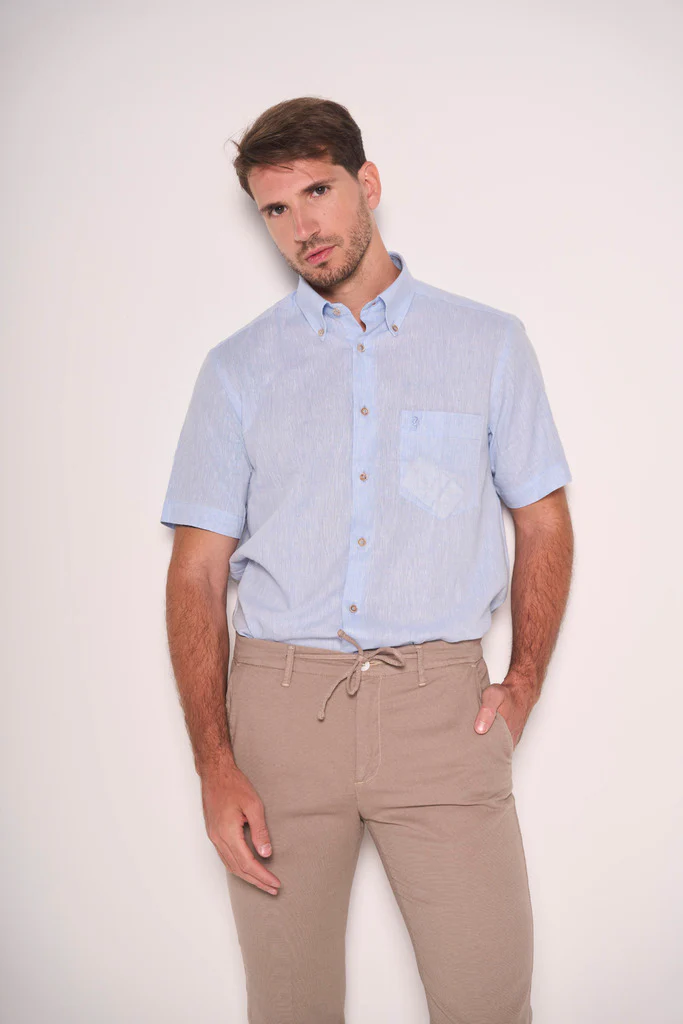 Camicia in misto lino con bottoni a contrasto