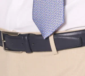 Cintura classica in pelle con fibbia metallo