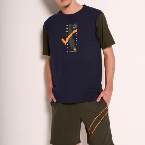 Completo sportivo uomo verde e blu con dettagli arancio