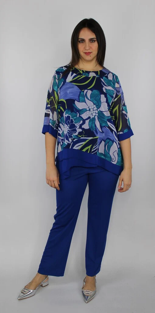 Completo elegante fantasia floreale con pantalone blu royal - immagine 2