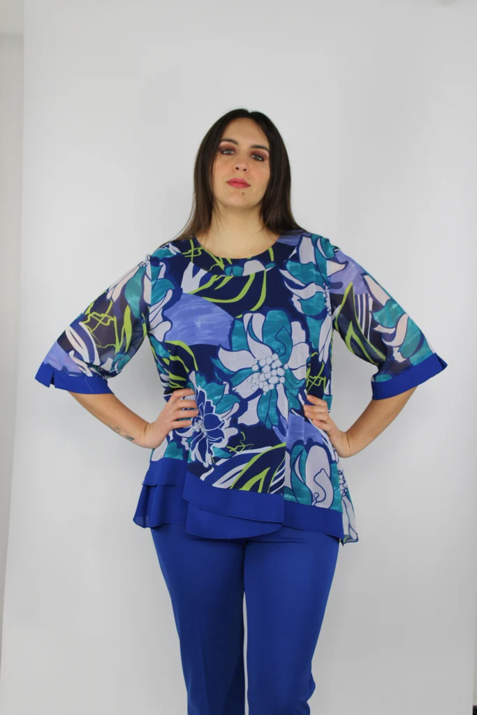 Completo elegante fantasia floreale con pantalone blu royal - immagine 3