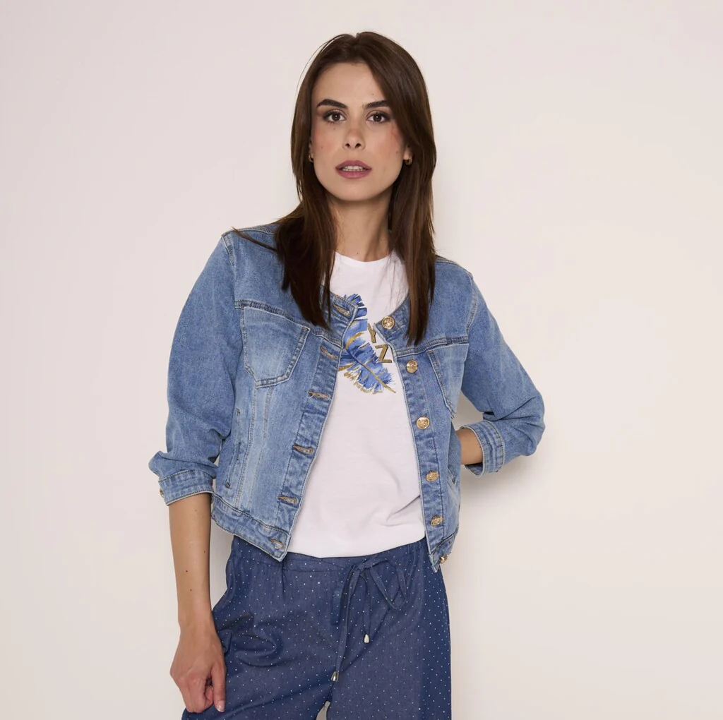 Giacchetta in denim con collo alla coreana - immagine 2