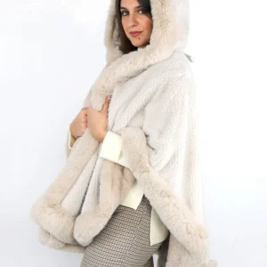 Pelliccia con cappuccio