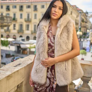 Gilet in ecopelliccia con cappuccio e zip