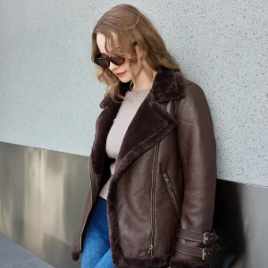 Giacca in ecopelle con interno in pelliccia sintetica