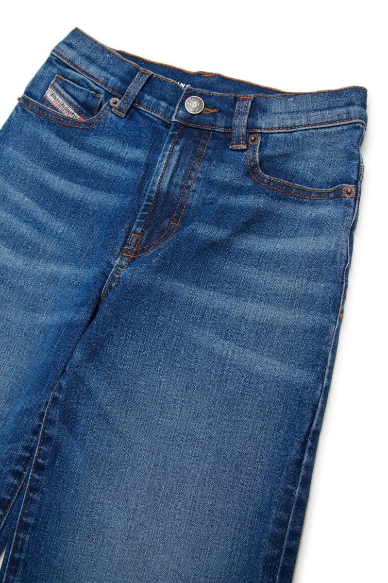 JEANS BLU CON LOGO SUL RETRO ROSSO DIESEL - immagine 4