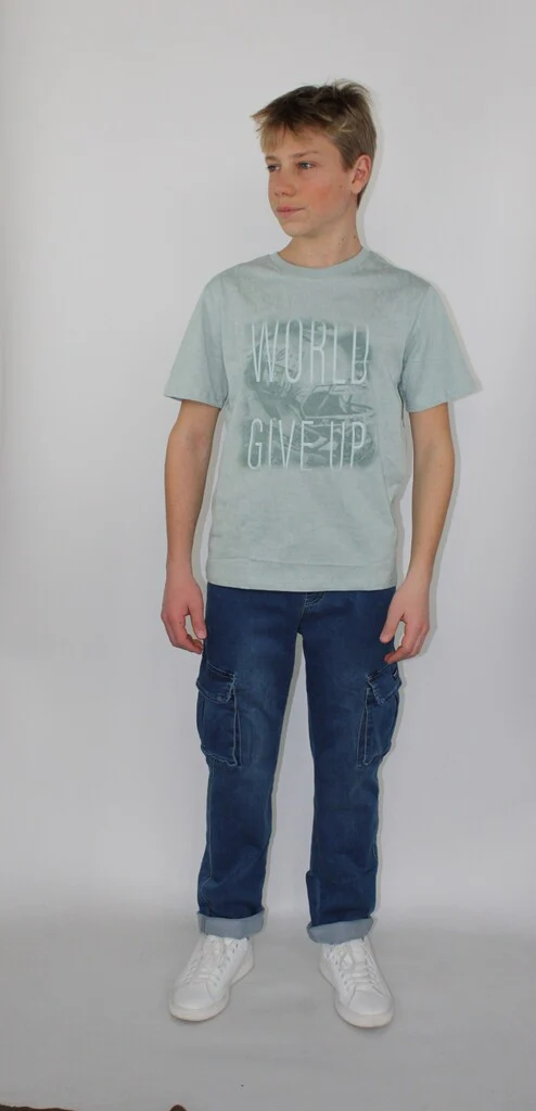 Jeans con tasconi e risvolti