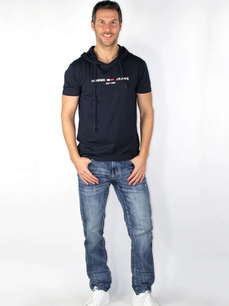 Jeans slavato con graffi