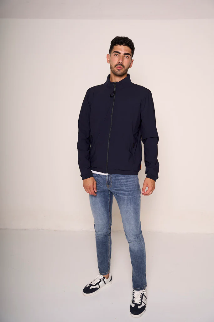 Jeans slim fit in denim elasticizzato con dettagli a contrasto - immagine 4