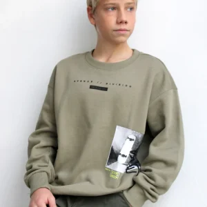 Maglia con stampa skateboard