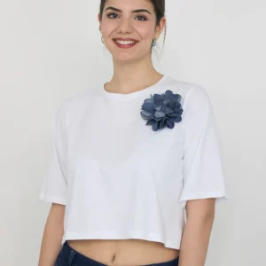 T-shirt con fiore di jeans