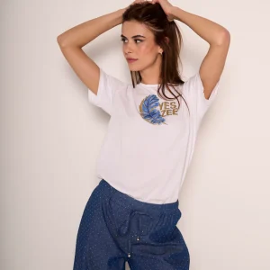 T-shirt bianca con piuma e scritta oro