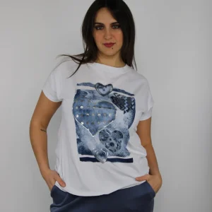 T-shirt bianca con stampa cuori blu e dettagli brillanti