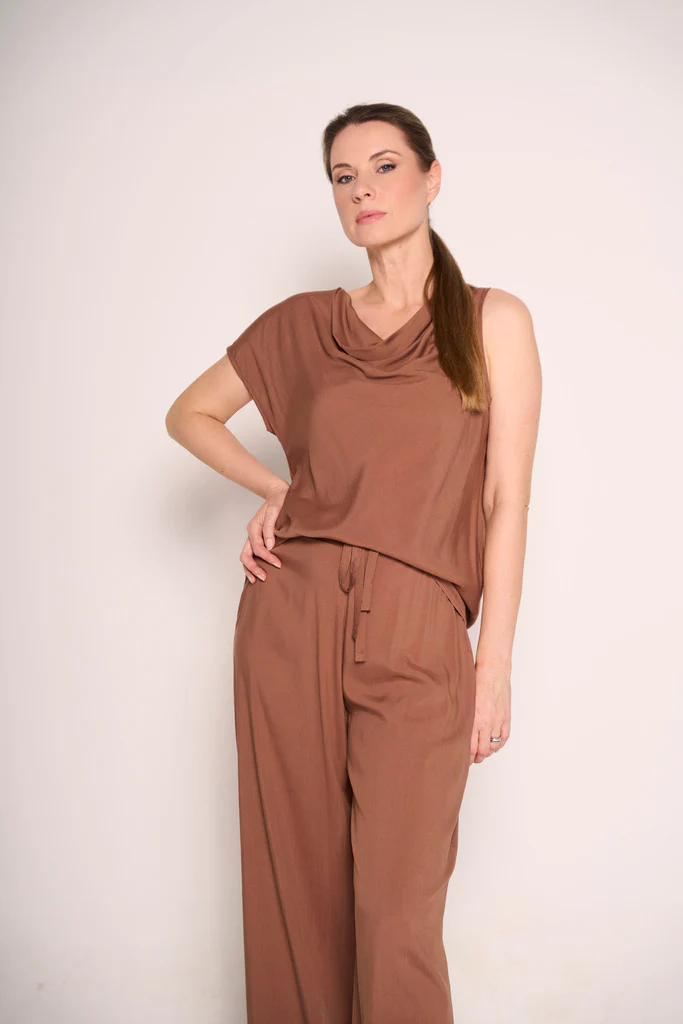 T-shirt con scollo morbido - immagine 4