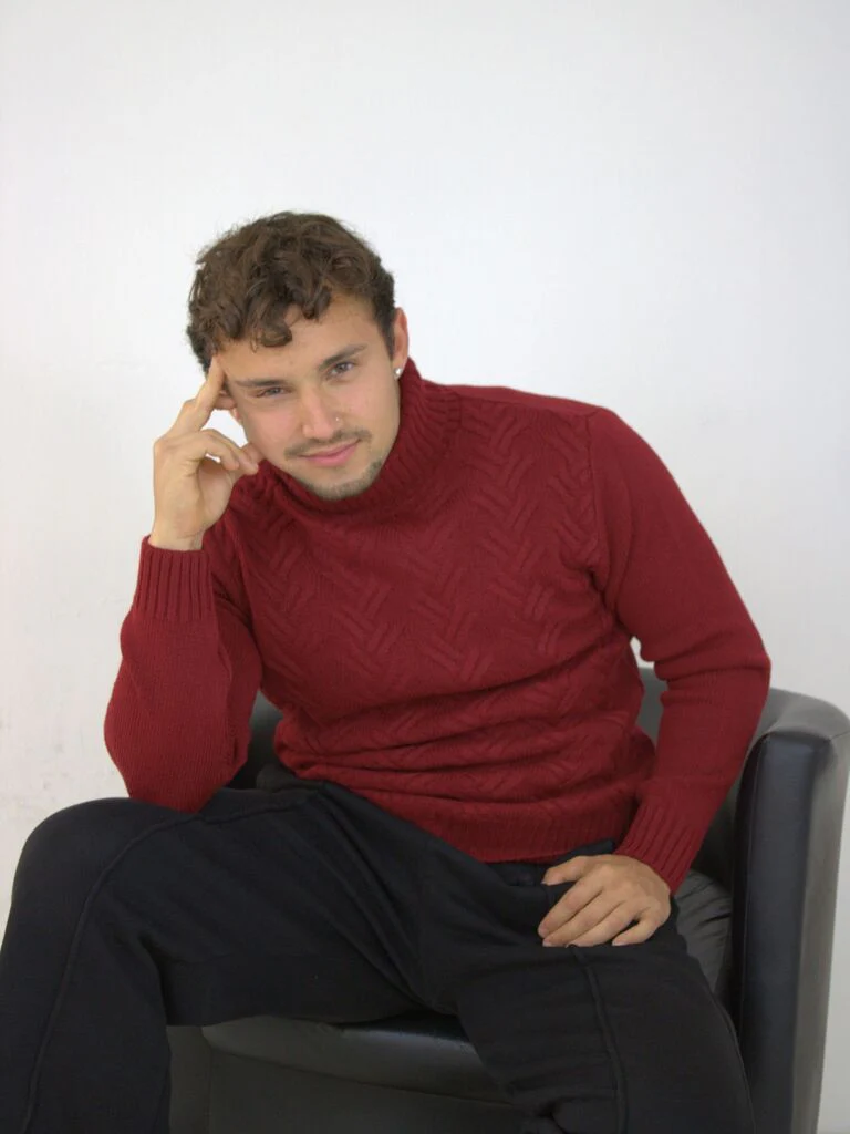 MAGLIONE UOMO COLLO ALTO – LAVORAZIONE TRIDIMENSIONALE - immagine 3