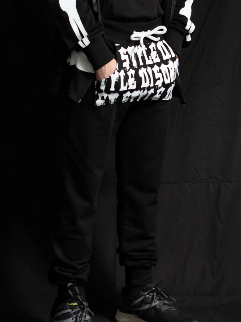 Pantalone con scritte - immagine 3