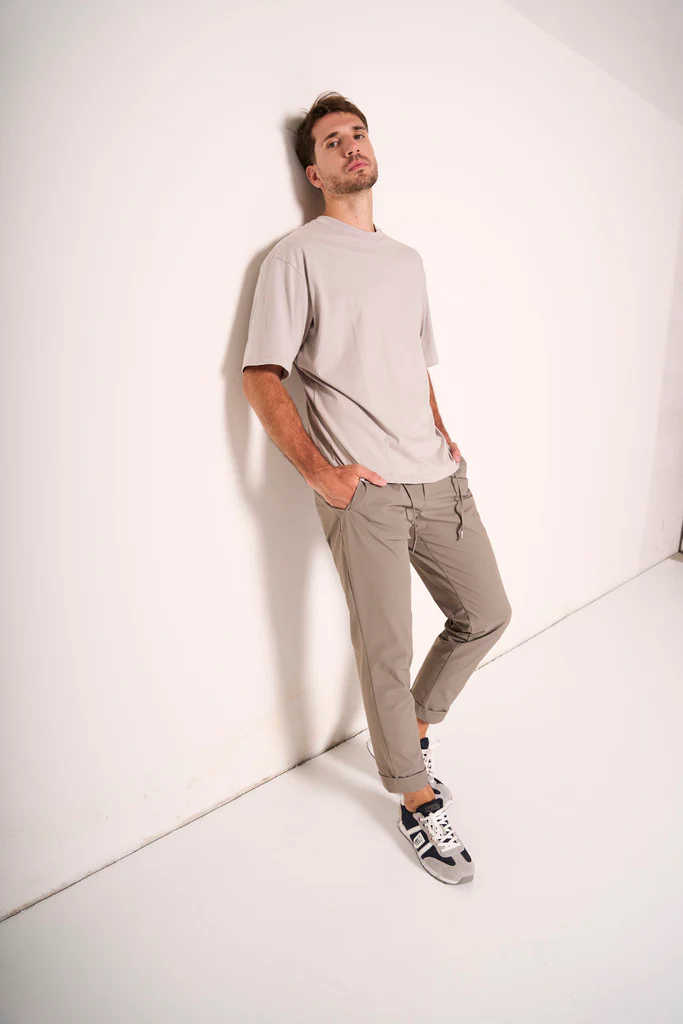 Pantalaccio con tasche e risvolto - immagine 2