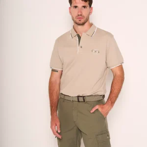 Polo sabbia con dettagli a contrasto