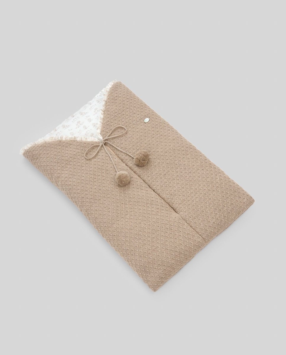 SACCO-COPERTA PER NEONATO BEIGE CON FANTASIA PAZ RODRIGUEZ