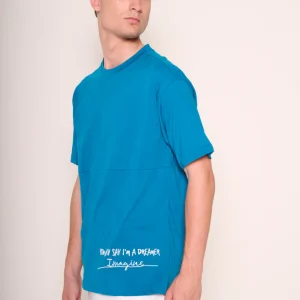 T-shirt con cucitura centrale e stampe