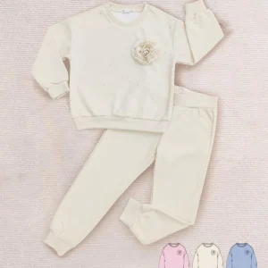 Completo da bambina con rosa in rilievo